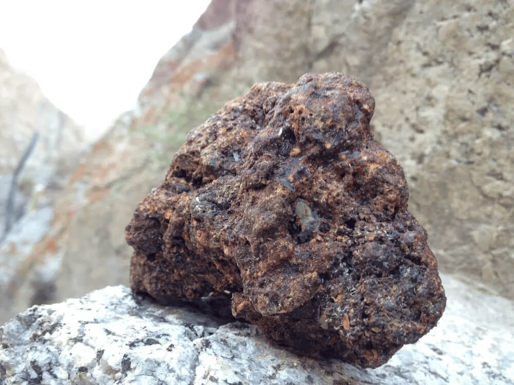 Raw shilajit rock